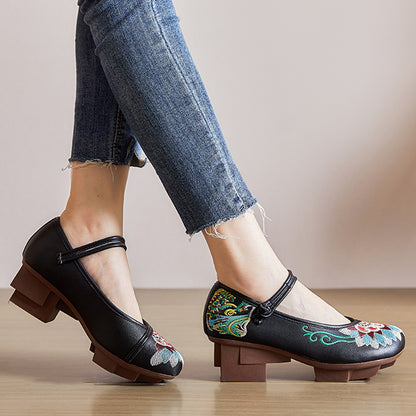Embroidered Ethnic Style Women Shoes with Knobs